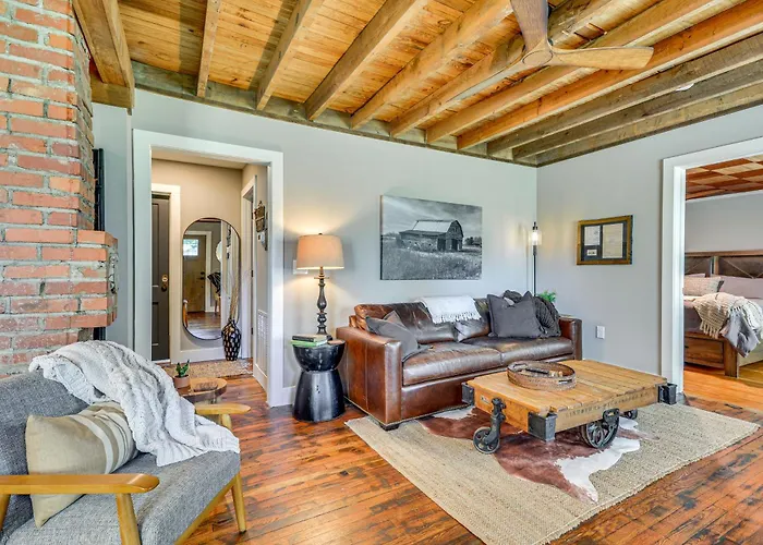 Cozy Cottage: Nature-filled Retreat! Holiday home *