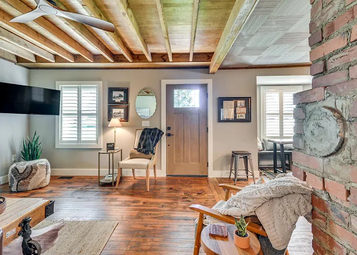 Holiday home Cozy Cottage: Nature-filled Retreat! *