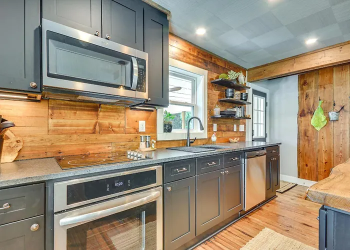 Cozy Cottage: Nature-filled Retreat! Holiday home Winston-Salem