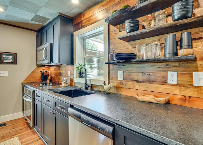 Cozy Cottage: Nature-filled Retreat! Holiday home *
