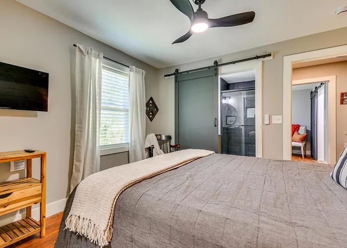 Cozy Cottage: Nature-filled Retreat! Holiday home Winston-Salem