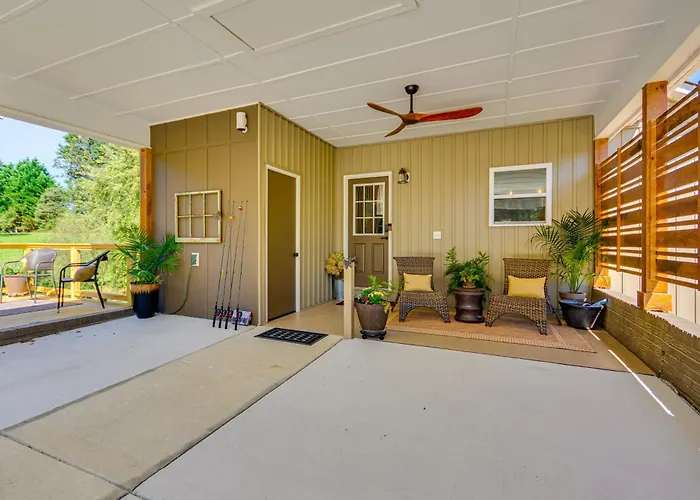 Cozy Cottage: Nature-filled Retreat! Holiday home *