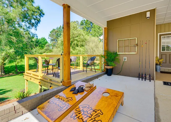 Cozy Cottage: Nature-filled Retreat! *