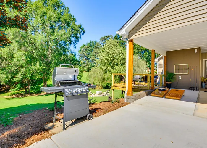 Cozy Cottage: Nature-filled Retreat! Holiday home Winston-Salem