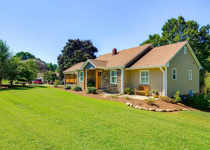 Holiday home Cozy Cottage: Nature-filled Retreat! Winston-Salem