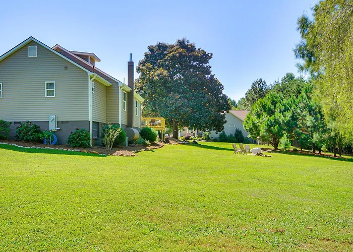 Cozy Cottage: Nature-filled Retreat! * Winston-Salem