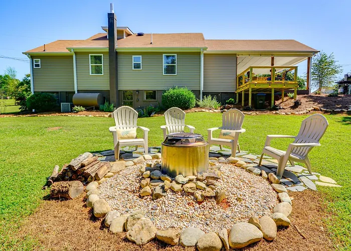 Cozy Cottage: Nature-filled Retreat! Winston-Salem