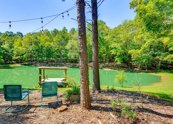 Cozy Cottage: Nature-filled Retreat! Holiday home Winston-Salem